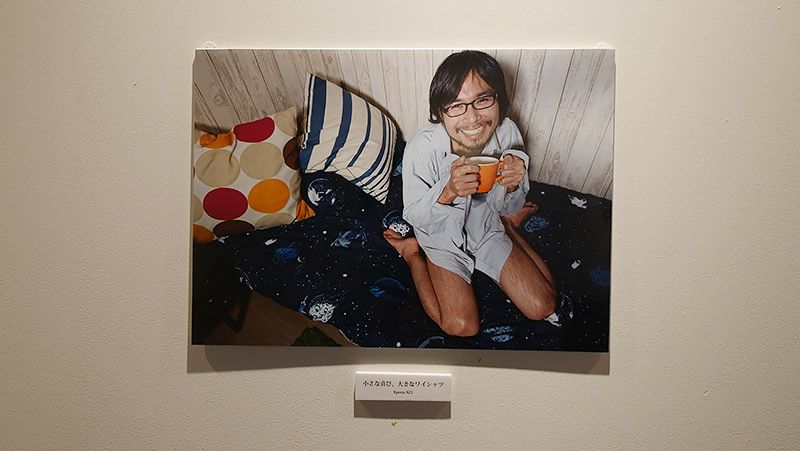写真展で展示されたいちばん人気の作品「小さな喜び、大きなワイシャツ」