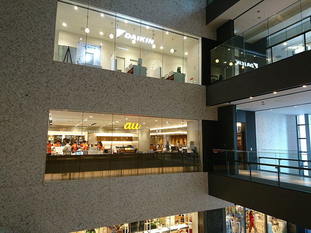 au OSAKAの外観