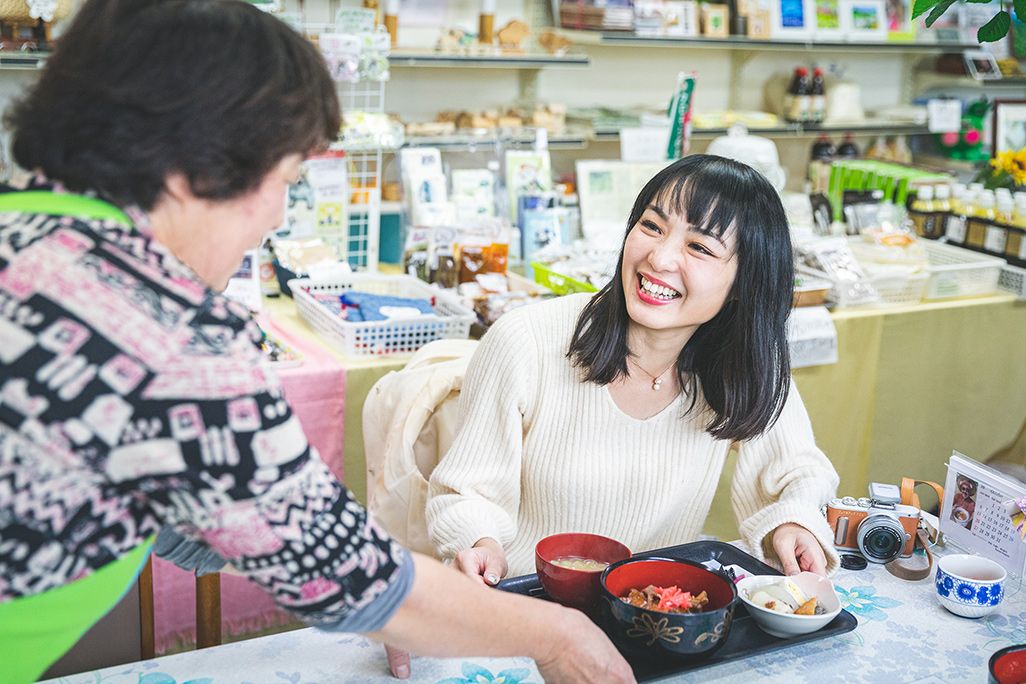 阿仁合駅近くのふれあいショップひまわり