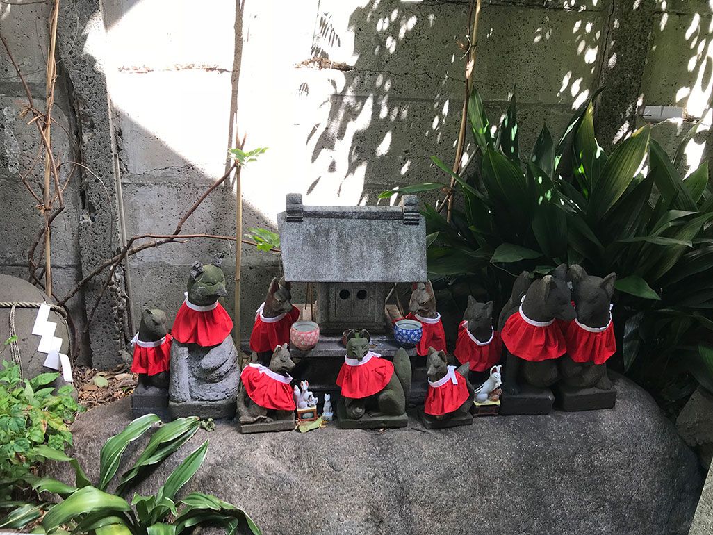 iPhone 7で撮影した神社の狐たち