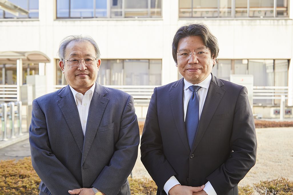 筑波大学附属病院 副院長 西山博之さん(左)、筑波大学 システム情報系 教授 鈴木健嗣さん(右)
