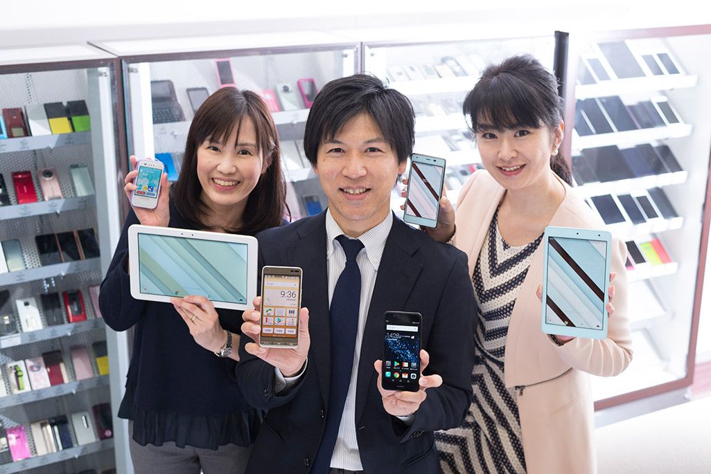 auの広報担当。榊 香緒里、小谷元樹、中村玲子