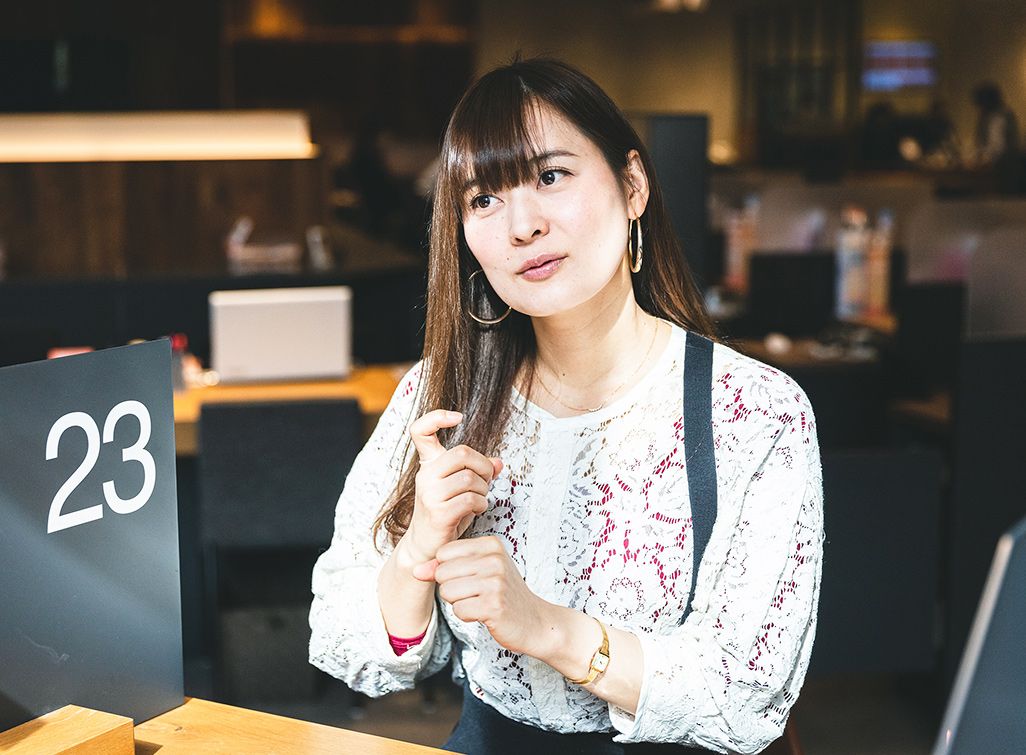Nyankoさんとau SHINJUKU運営室 手話スタッフの藤澤真樹