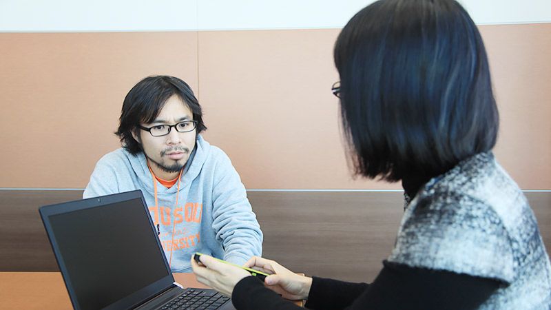 KDDIの半谷に呼び出されてビビリ顔の地主