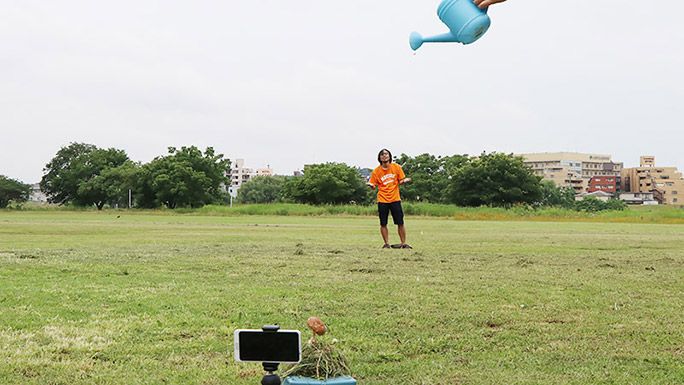 キノコで雨宿りをするトリック動画の撮影方法