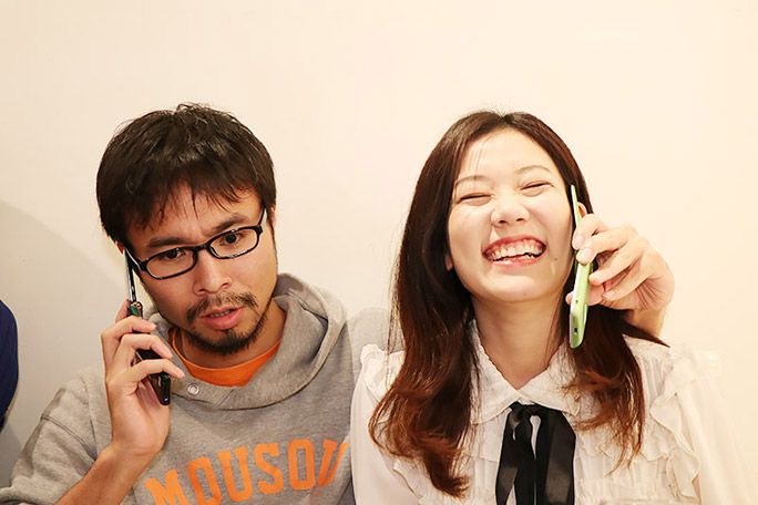 ガラホを使って合コンでモテるか検証する地主恵亮