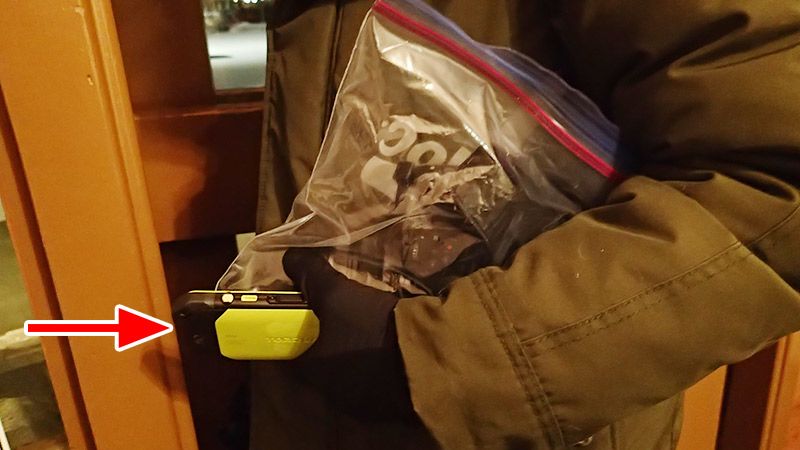 ビニール袋に入ったカメラとそのままのTORQUE G03