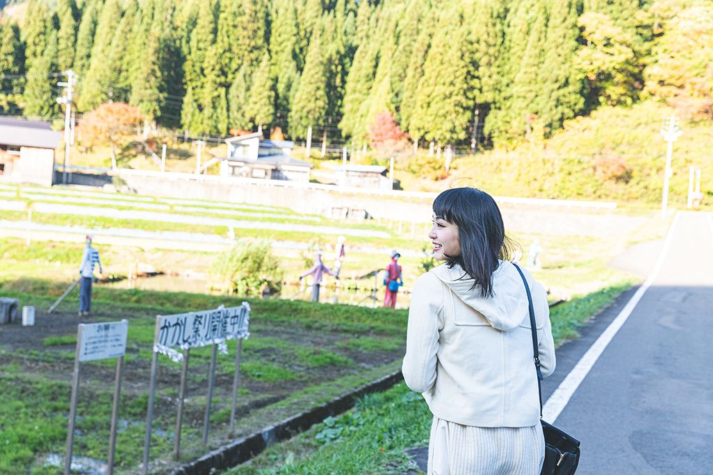 秋田内陸縦貫鉄道の阿仁マタギ駅前のかかし