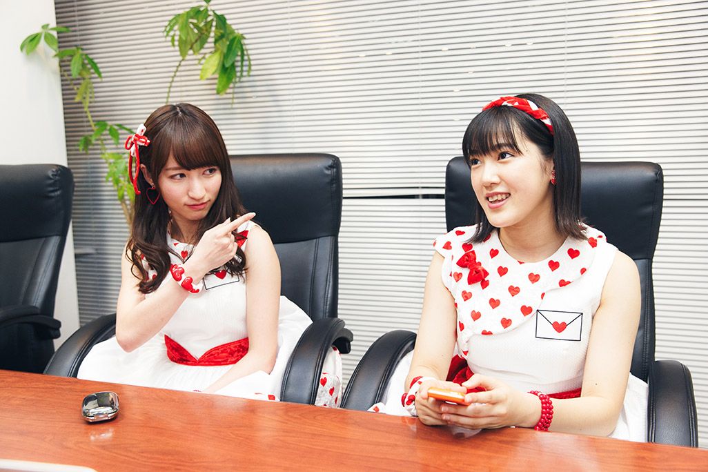 カントリー・ガールズ山木梨沙のiPhone機種変更問題に言及する小関舞