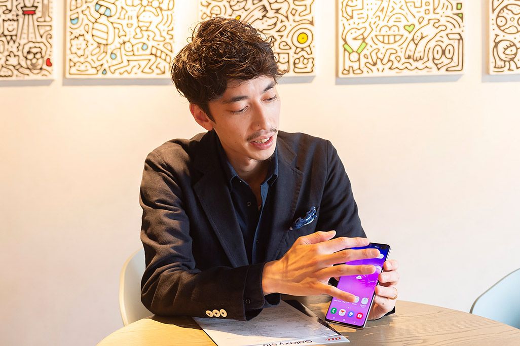 仕様の注意点を説明するSAMSUNG社員