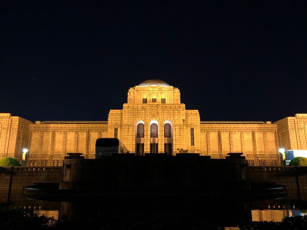 iPhone Xで絵画館を撮影