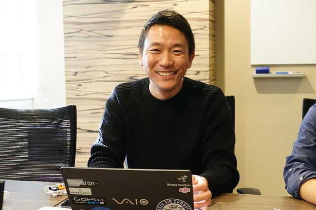 ご自身も操縦養成学校に通い、ドローンにはまった中島さんのこの笑顔
