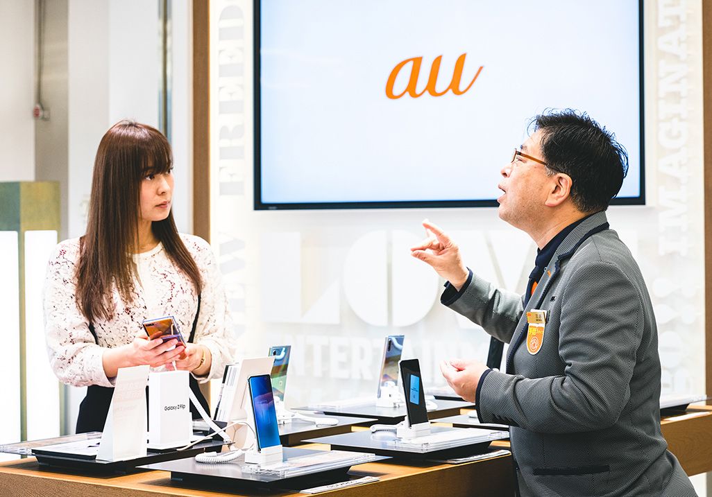 au SHINJUKU 手話スタッフの三原毅