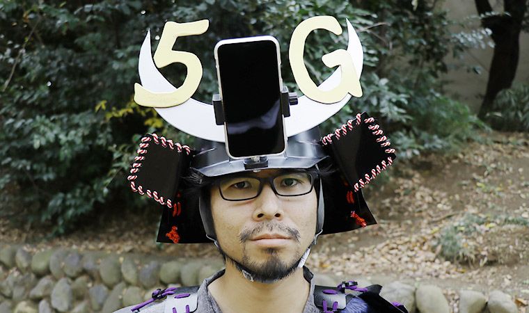ライター地主恵亮が作成した「兜型スマホケース」