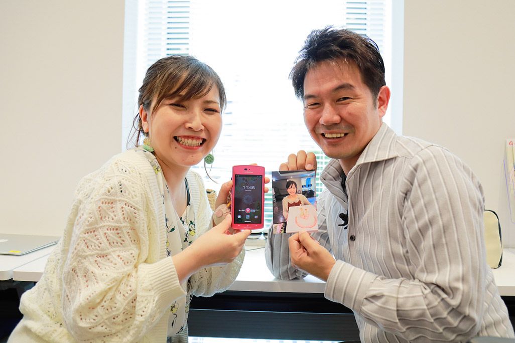 おもいでケータイ再起動で古いケータイがよみがえったカップル