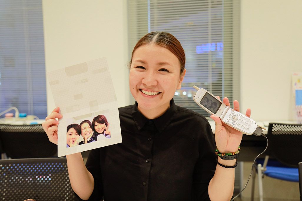 おもいでケータイ再起動で古いケータイがよみがえった女性