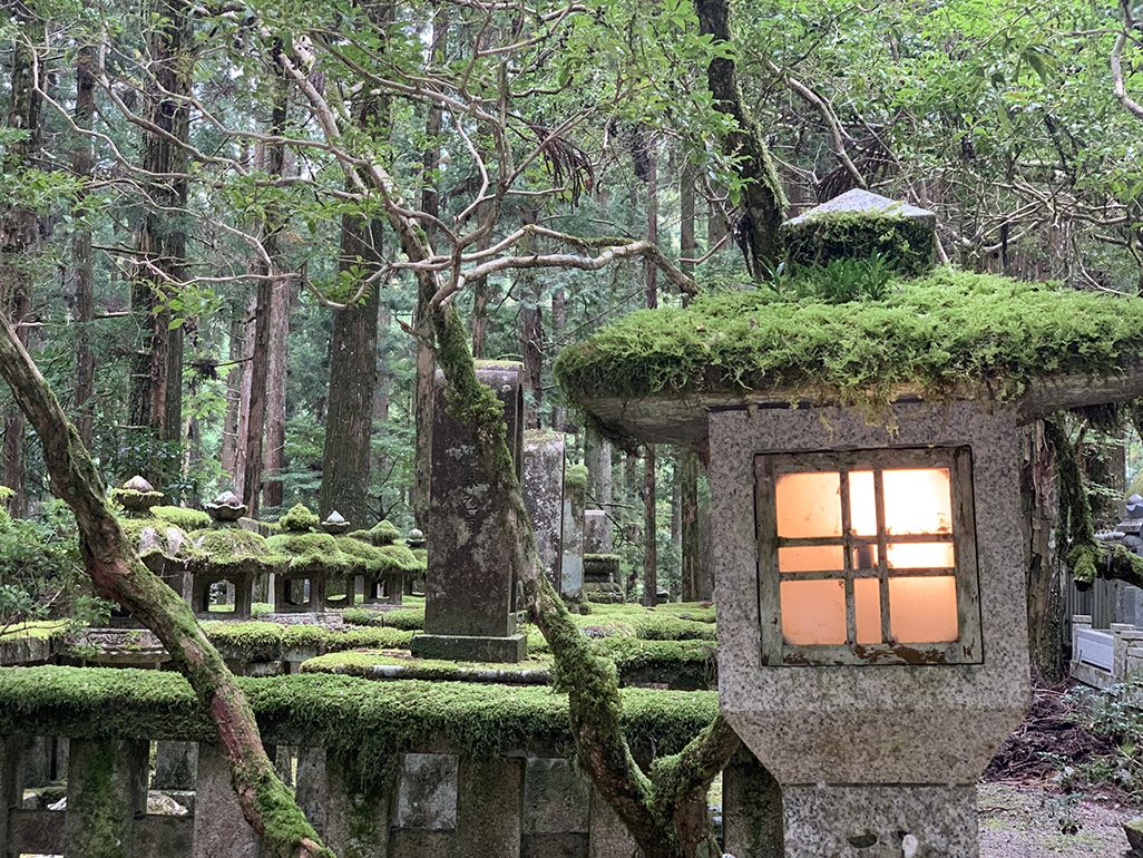 奥の院