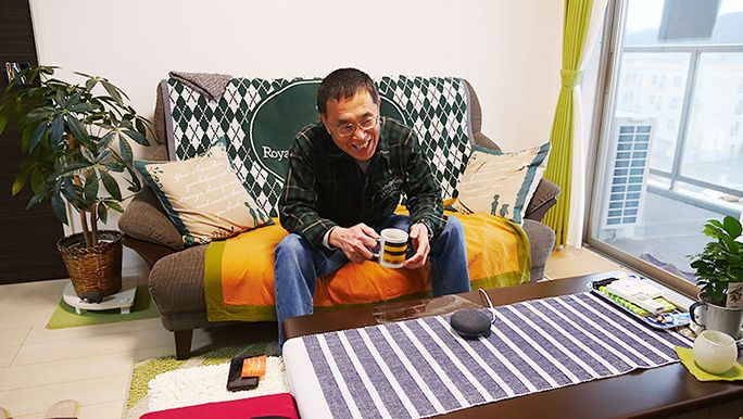 訪問から一週間後、 Google Home を楽しむ父