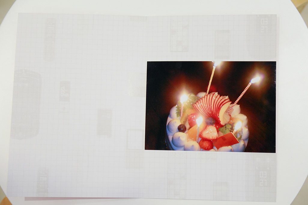プリントアウトされたバースデーケーキの写真