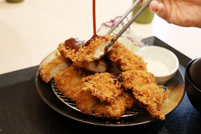松乃家北小金店で地主恵亮が選んだロースかつ&ささみかつ定食ささみかつ2枚ご飯特盛
