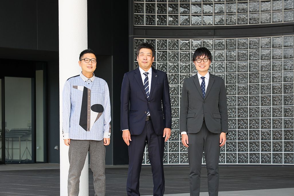 芸術文化観光専門職大学 講師 野津直樹さん、全但バス 取締役 バス事業部長 小坂祐司さん、KDDI 地方創生推進部 関田耕太郎