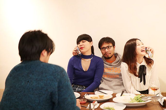 ガラホを使って合コンでモテるか検証する地主恵亮