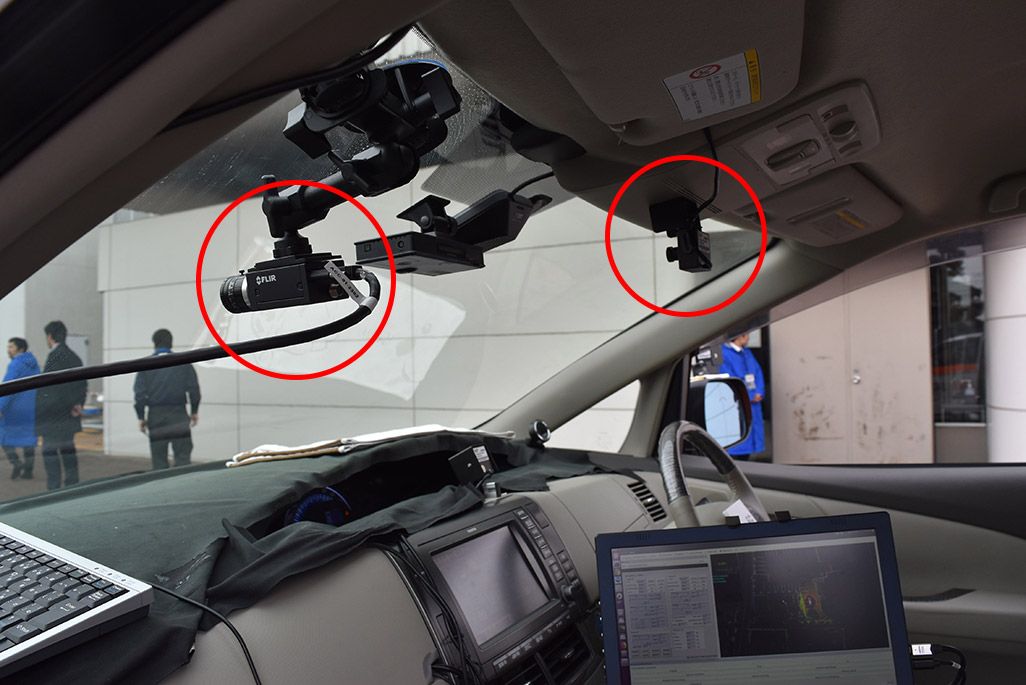5G自動運転車には前方に向けて4KカメラとフルHDカメラを設置