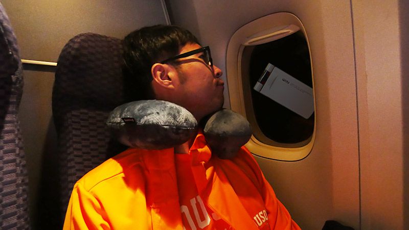飛行機に乗っている地主