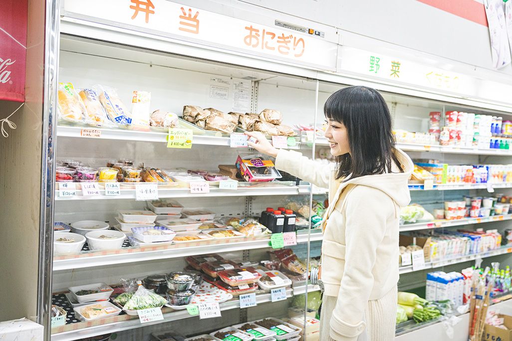 コンビニ「フライト」の店内