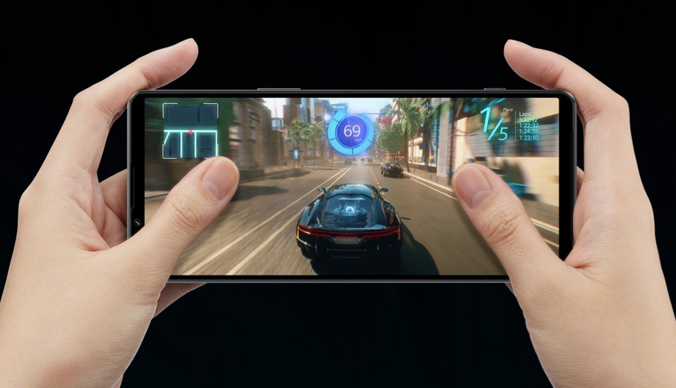 スマホでゲームをする人のイメージ画像