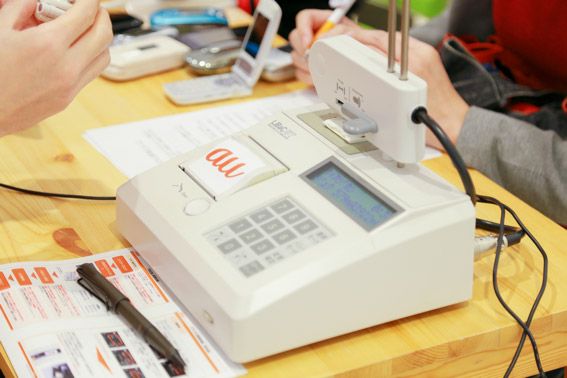 auおもいでケータイ再起動のバッテリーテスター