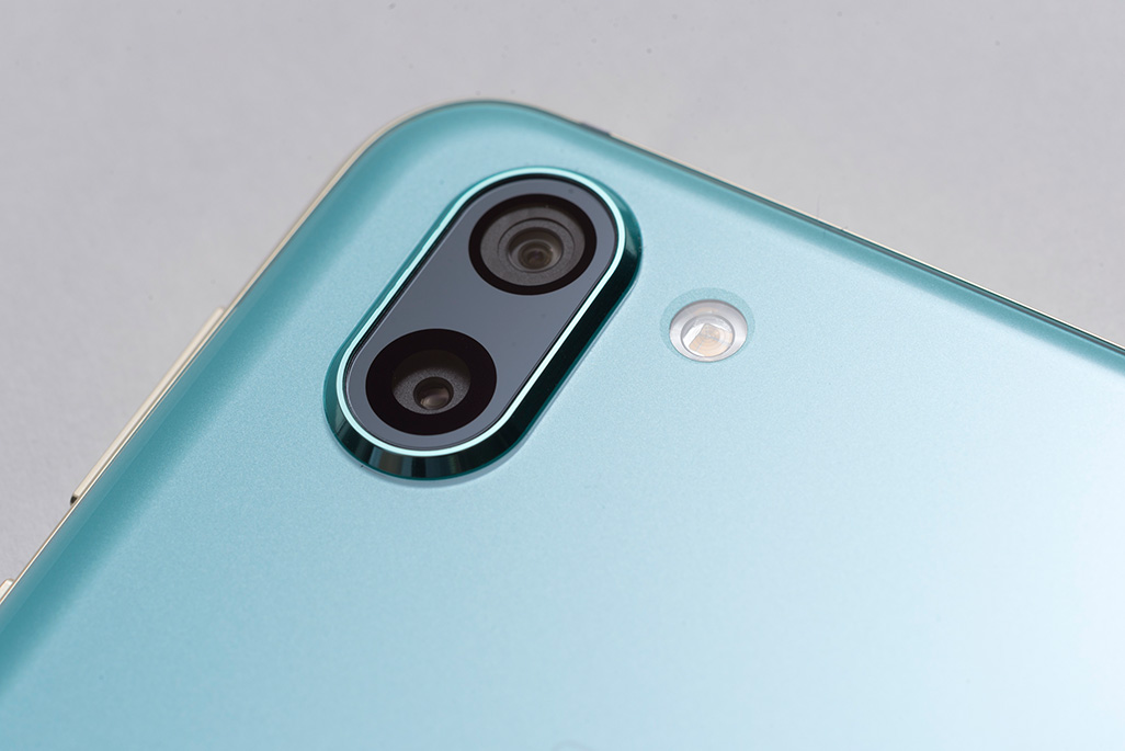 AQUOS R2に搭載されたデュアルカメラ
