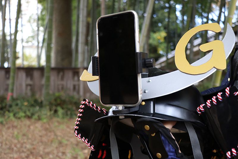 兜スマホケースのスマートフォン