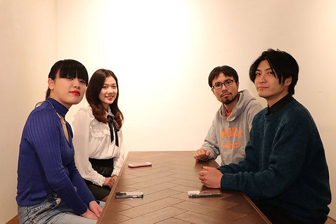 ガラホを使って合コンでモテるか検証する地主恵亮