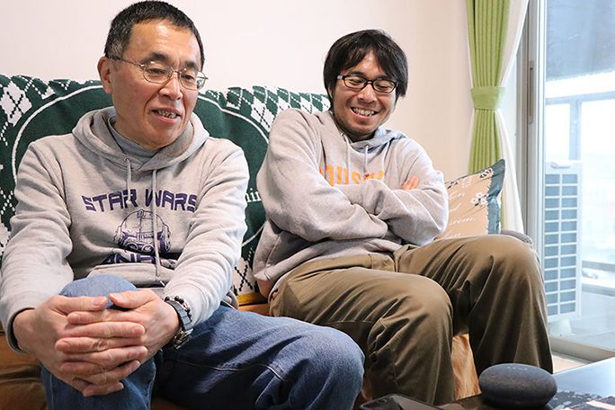Google Home Mini の反応に笑顔の地主親子