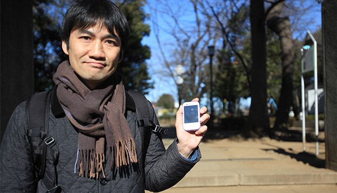 我が子の登下校はこれで安心? 父親がキッズ向けケータイ『mamorino4』を持って街を検証